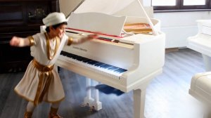 Белый рояль August Förster 170 (Германия) «Тысяча и одна ночь»