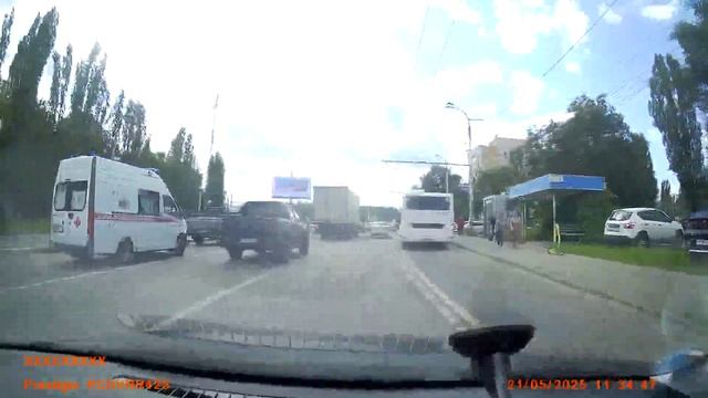Воронеж..." Скорая помощь" провоцирует нарушение пдд... смотреть онлайн