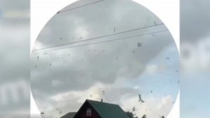 Опасная близость: бушующий в Пермском крае торнадо сняли на видео