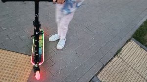 самокаты светятся