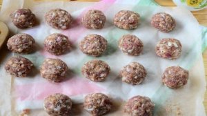 Фрикадельки с вишневым соусом