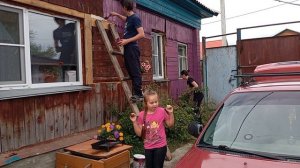 Занялись покраской дома.Снова заболела.