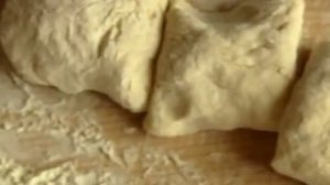 Жареные пирожки с вишней на кефире