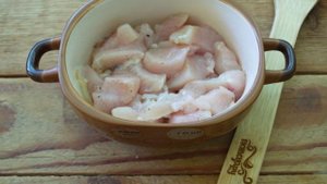 Грудка с помидорами и сыром