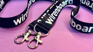 Лента для бейджа с двумя карабинами