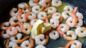 Жареные креветки в соусе