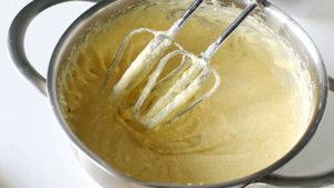 Бисквитный пирог с клюквой