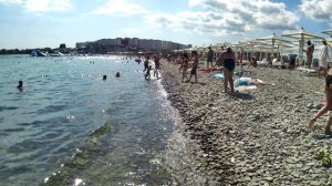 В Новороссийске на пляже Алексино вода, как слеза