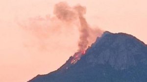 Спасатели всю ночь тушили пожар на горе Бештау