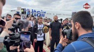 Хамзат Чимаев вернулся в Чечню после победы над Дю Плесси / ПРИВЕЗ ПОЯС UFC НА РОДИНУ!