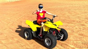 Влад и Ники ВЕСЕЛЯТСЯ в ПУСТЫНЕ и катаются на детских машинках! Веселое видео для детей!