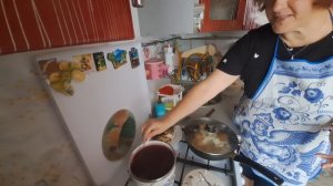 Захотелось творожной ЗАПЕКАНКИ/А мужу жареных КАРАСИКОВ/На огороде /