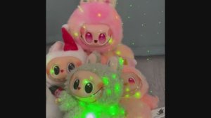 Музыкальная Лабубу поет и танцует