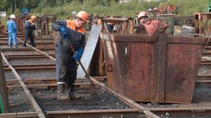 Артур Парфенчиков с рабочим визитом посетил ремонтно-эксплуатационную базу в посёлке Пиндуши