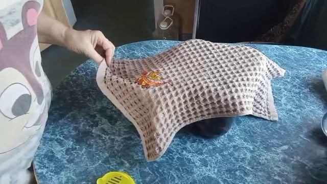 Консервируют компот из чернослива.Жизнь в деревне.