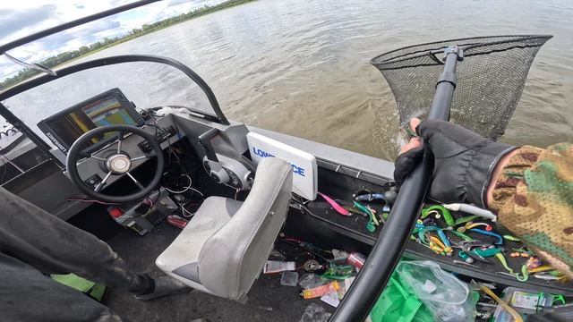 Щука и окунь на один офсетный крючок смотреть онлайн