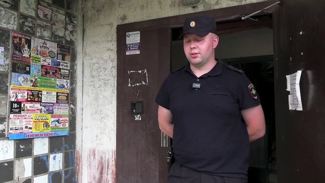 В Луганской Народной Республике сотрудники полиции спасли женщину из пожара