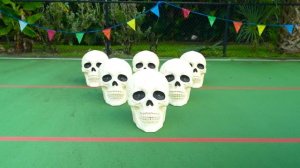 Настя  с друзьями играют в школу Монстр Хай