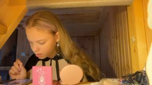 делаю половину макияжа только левой рукой, а другую только правой 6