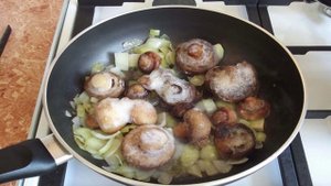 Грибы, тушенные со сливками