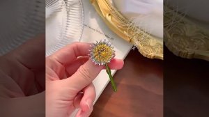 Брошь "Цветок Одуванчик", зелёная ножка