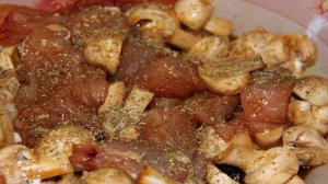 Грудка индейки с грибами в духовке