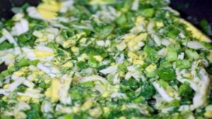 Жареные пирожки с луком и яйцом