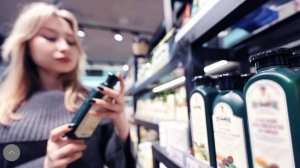 Биолог предупредила о последствиях использования детских шампуней для взрослых