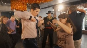 ПЕСНИ И ТАНЦЫ НА СВАДЬБЕ "АХ, ЭТА СВАДЬБА". АРТИСТЫ НА ПРАЗДНИК. Е.Берлин и танцевальный коллектив.