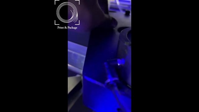 Процесс замены высечного штампа на станке для высечки карт смотреть онлайн