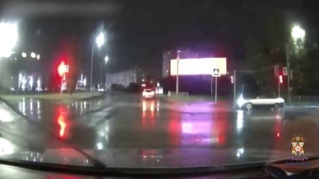 В Омске экипаж ДПС оперативно доставил нуждавшегося в помощи ребенка и его маму в больницу