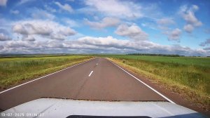 Нива мчится по дороге а вокруг безкрайние поля