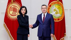 Садыр Жапаров провел переговоры с Саидой Мирзиеевой