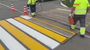 Нанесение разметки около школ