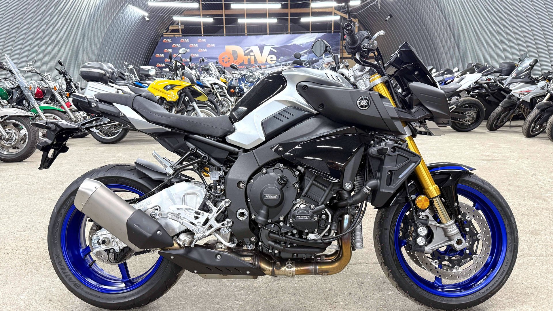 Обзор Yamaha MT-10 SP |В НАЛИЧИИ| смотреть онлайн