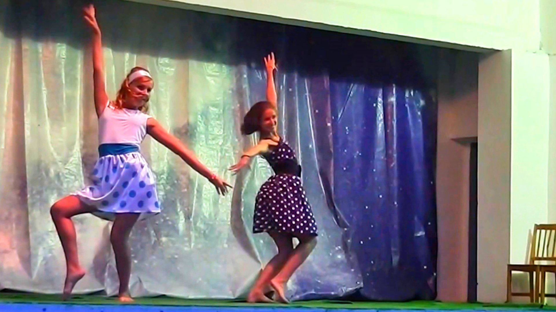 Буги-вуги . Прощальный вечер Оля и Лена Стиляги смотреть онлайн