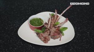 Каре ягненка с соусом песто в кухонной машиной REDMOND RKM-4021