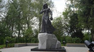 В парке в Подмосковье открыли памятник Дарье Дугиной