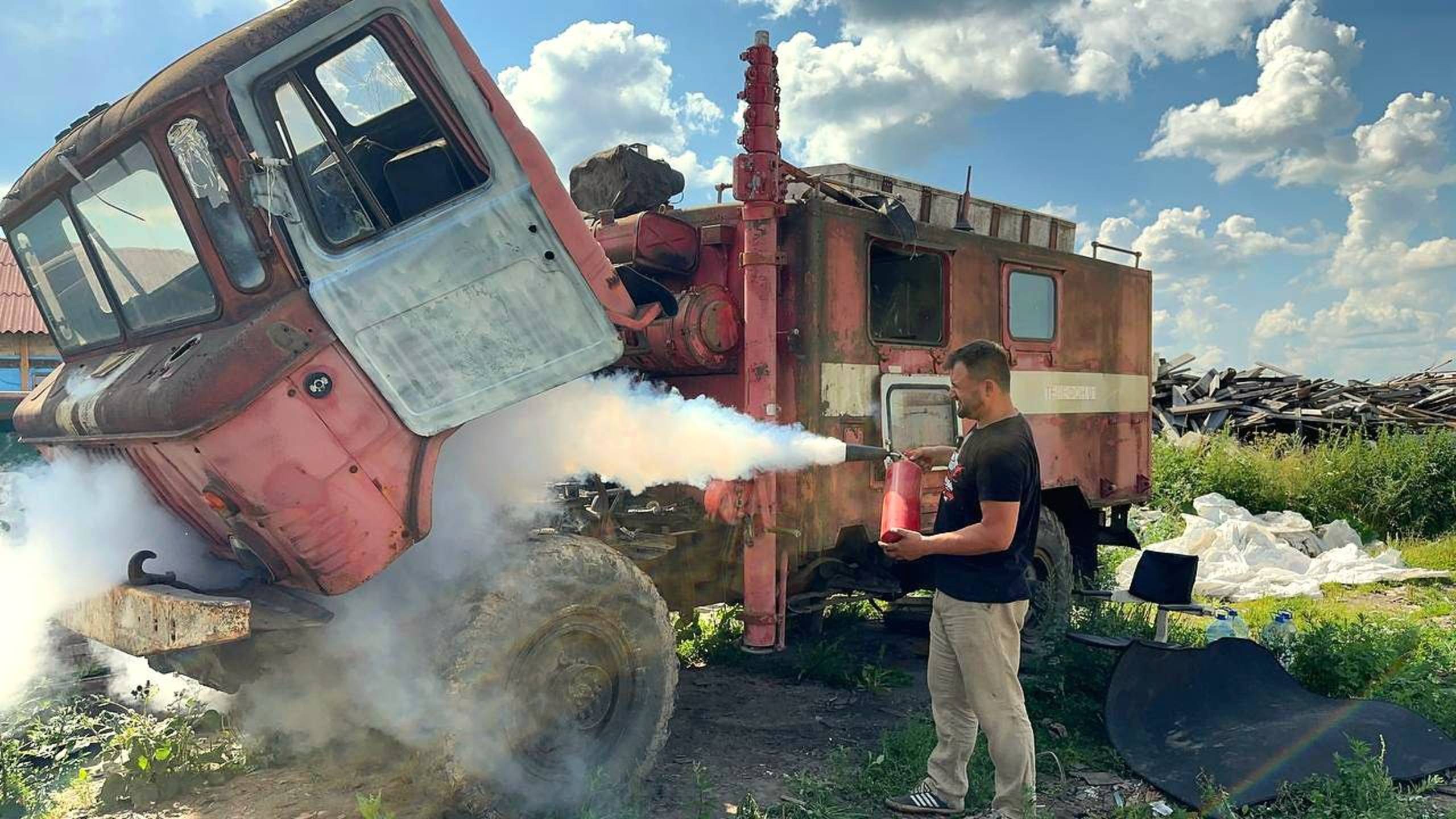 НАШЛИ СТАРУЮ ПОЖАРНУЮ МАШИНУ! ПРОБУЕМ ЗАПУСТИТЬ!