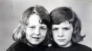 Оля и Алёна.Инна Карлина Владимир Новоженин