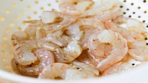 Жареные креветки с медом