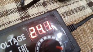 Мне на день рождения подарили универсальный регулируемый блок питания. Крутяк!
