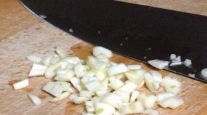 Чесночные гренки с зеленью в духовке