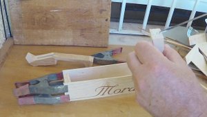 Как сделать детскую 1/4 фольк скрипку игрушку из бросовых деревяшек за несколько часов