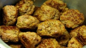 Фрикадельки с подливой