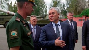 С преподавателями артиллерийского командного училища в Саратове встретился Вячеслав Володин