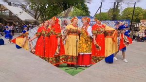 Празднование 1 мая в Бахчисарайском парке миниатюр.