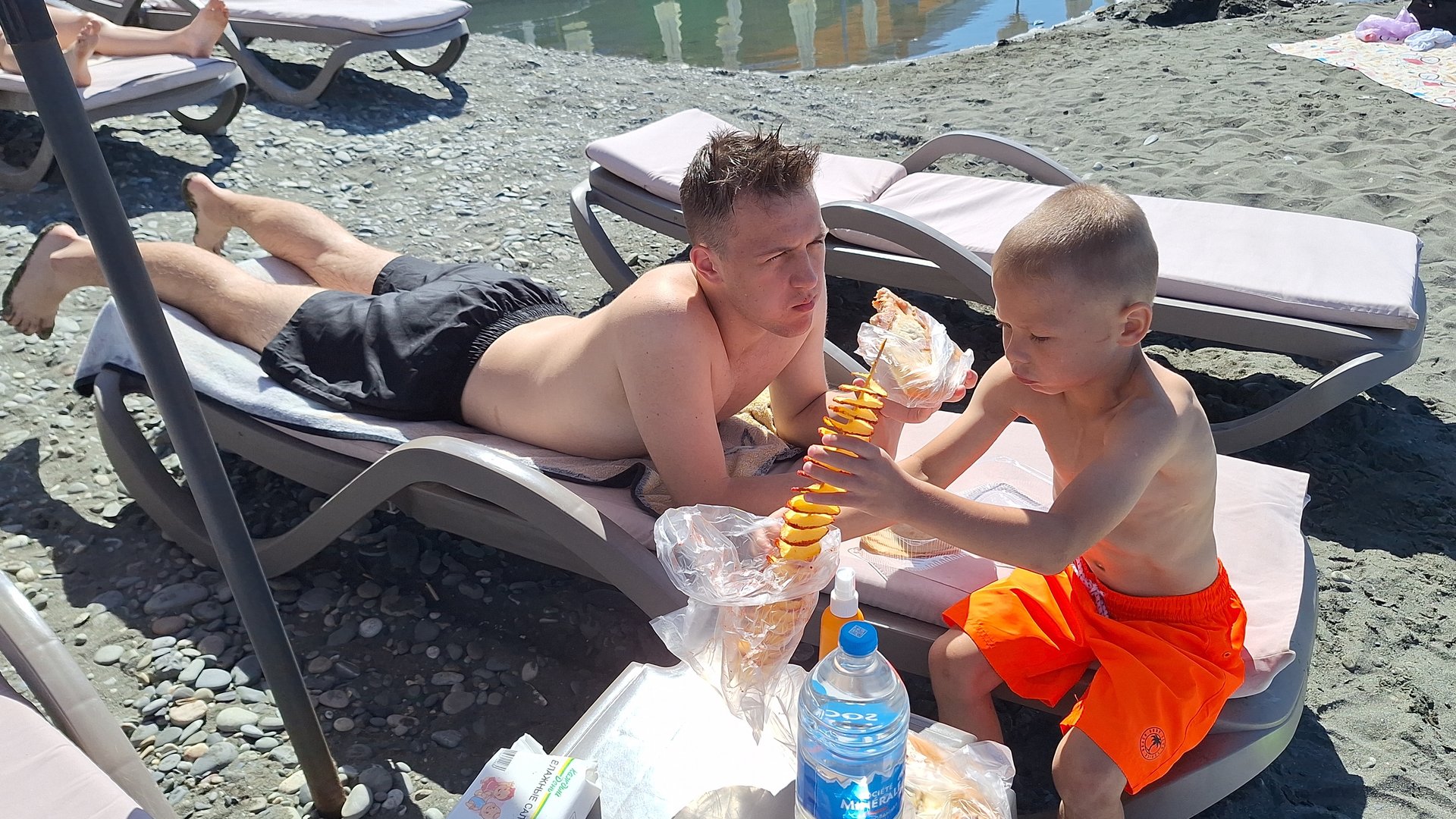 Адлер 16.08.2025г. /Пробуем экзотические фрукты /Отрываемся на дискотеке /Арендовали шезлонг смотреть онлайн