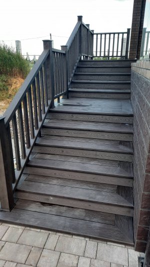 Лесница из ДПК на металлокаркасе