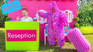 Настя притворяется владелицей отеля